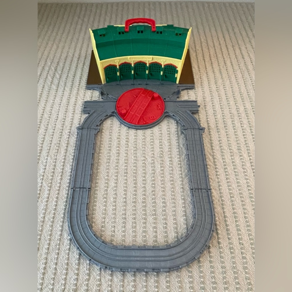 Thomas The Train Engine Take N Play Tidmouth Train Staion - Toy